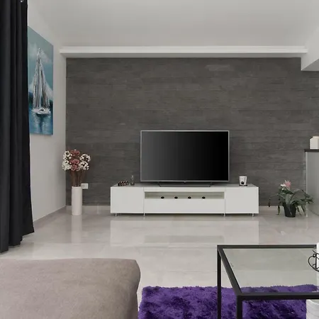 Anchor Apartment